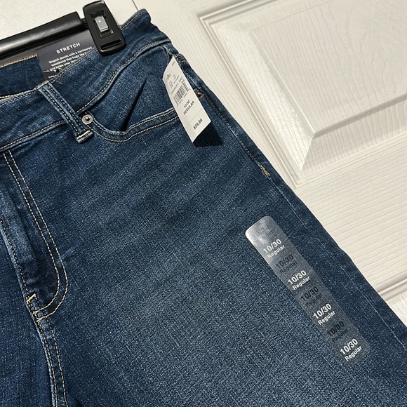 GAP Women's Classic Straight Leg Mid-Rise Jeans - Picture 3 of 7